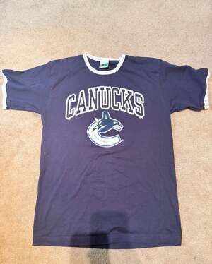 Vintage Waves NHL Vancouver Canucks Navy Ringer T-Shirt Size Large